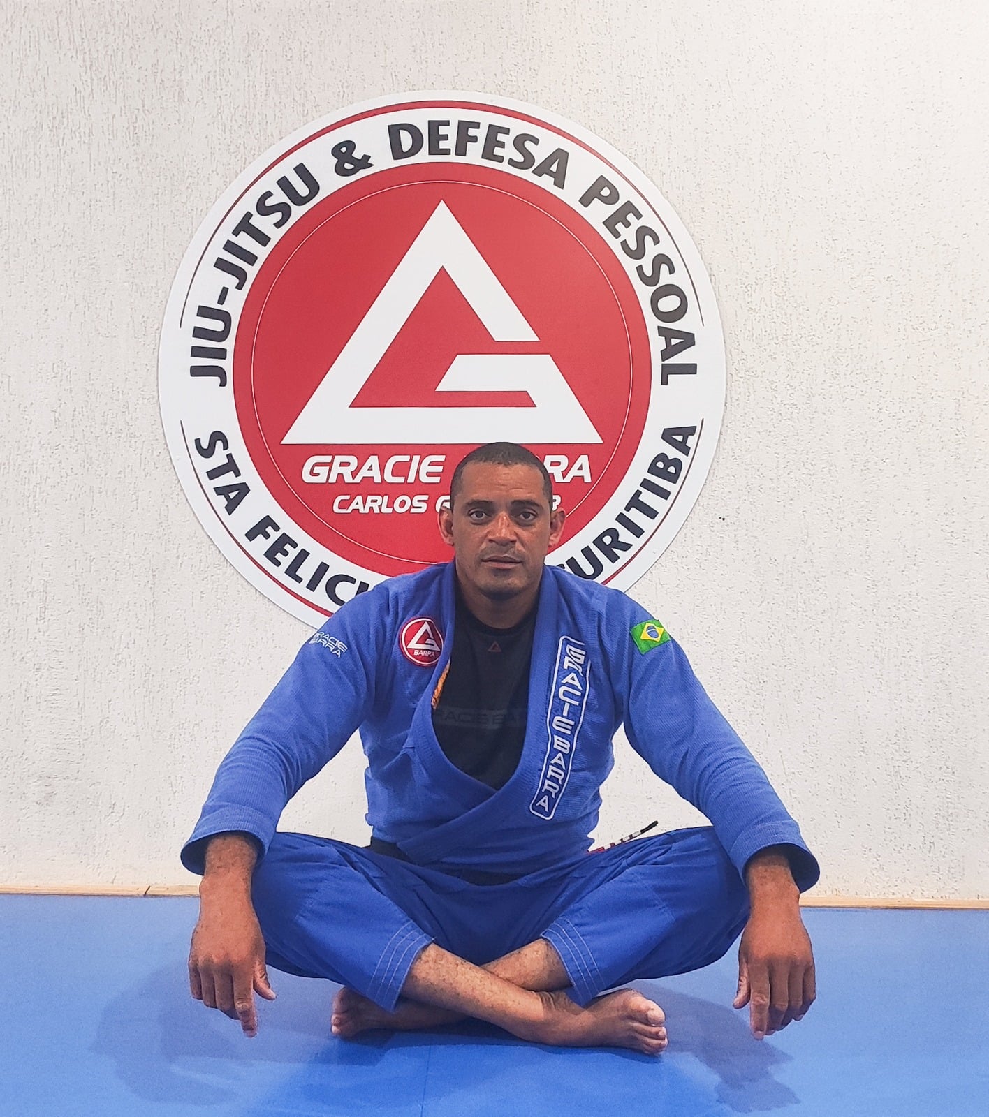 Professor Mauri Roque, instrutor responsável da Gracie Barra Santa Felicidade em Curitiba